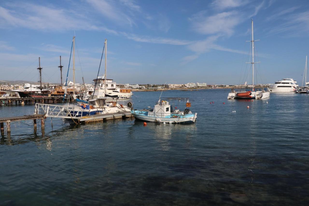 Apartment In Kato Pafos & 10 Min To Venus Beach 外观 照片