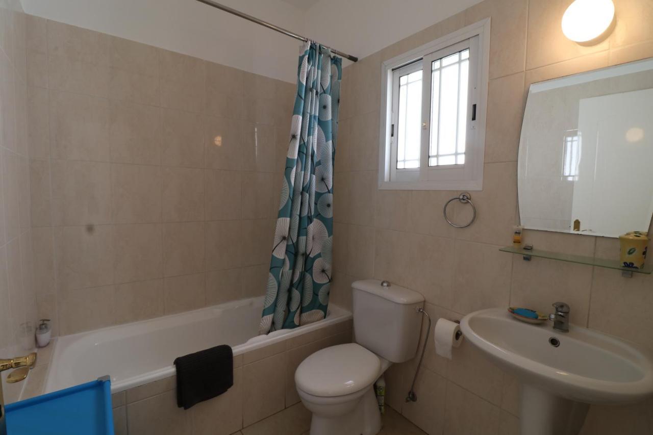 Apartment In Kato Pafos & 10 Min To Venus Beach 外观 照片