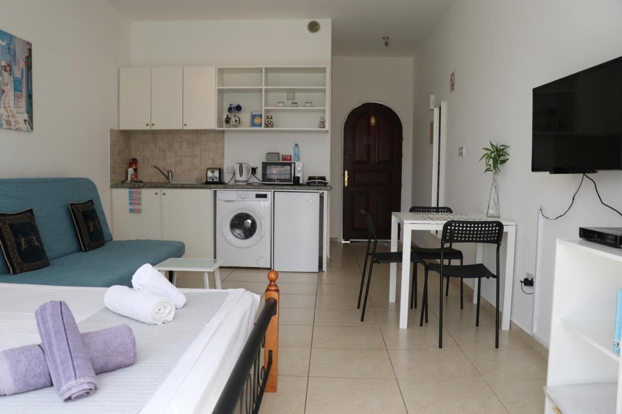Apartment In Kato Pafos & 10 Min To Venus Beach 外观 照片