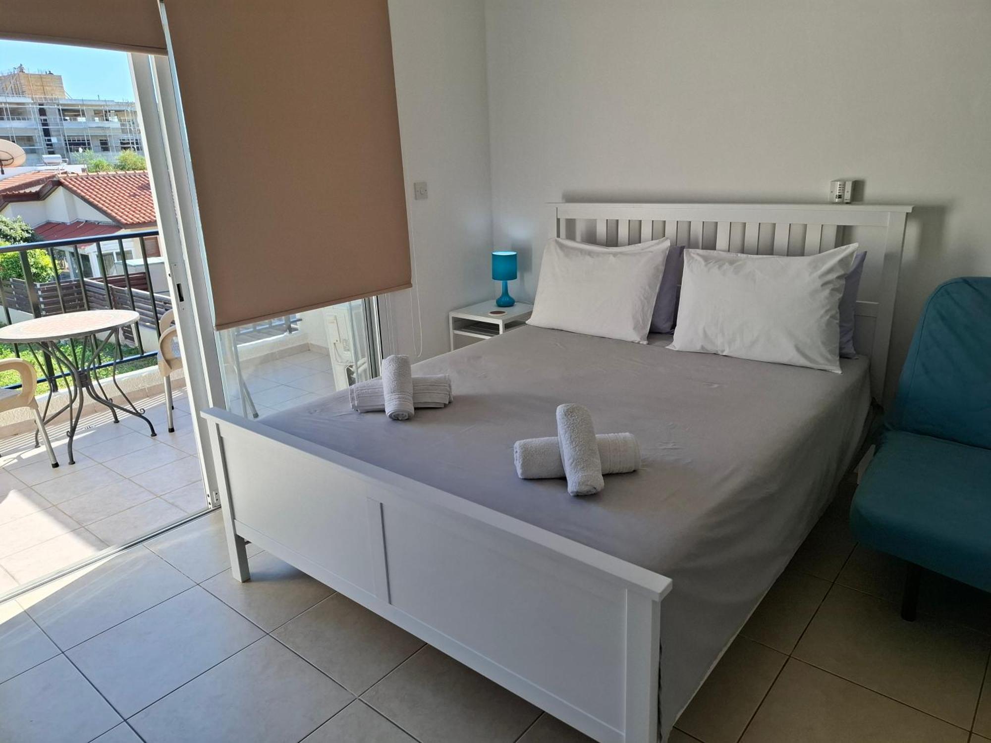 Apartment In Kato Pafos & 10 Min To Venus Beach 外观 照片