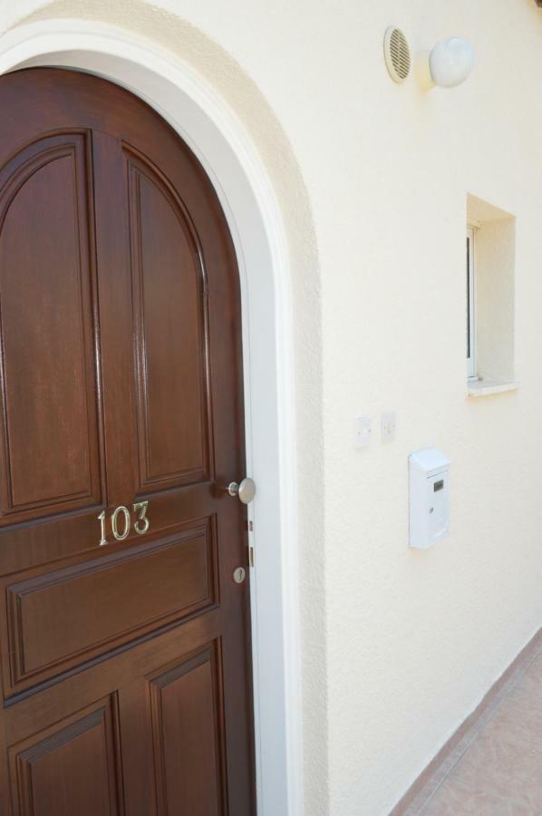 Apartment In Kato Pafos & 10 Min To Venus Beach 外观 照片