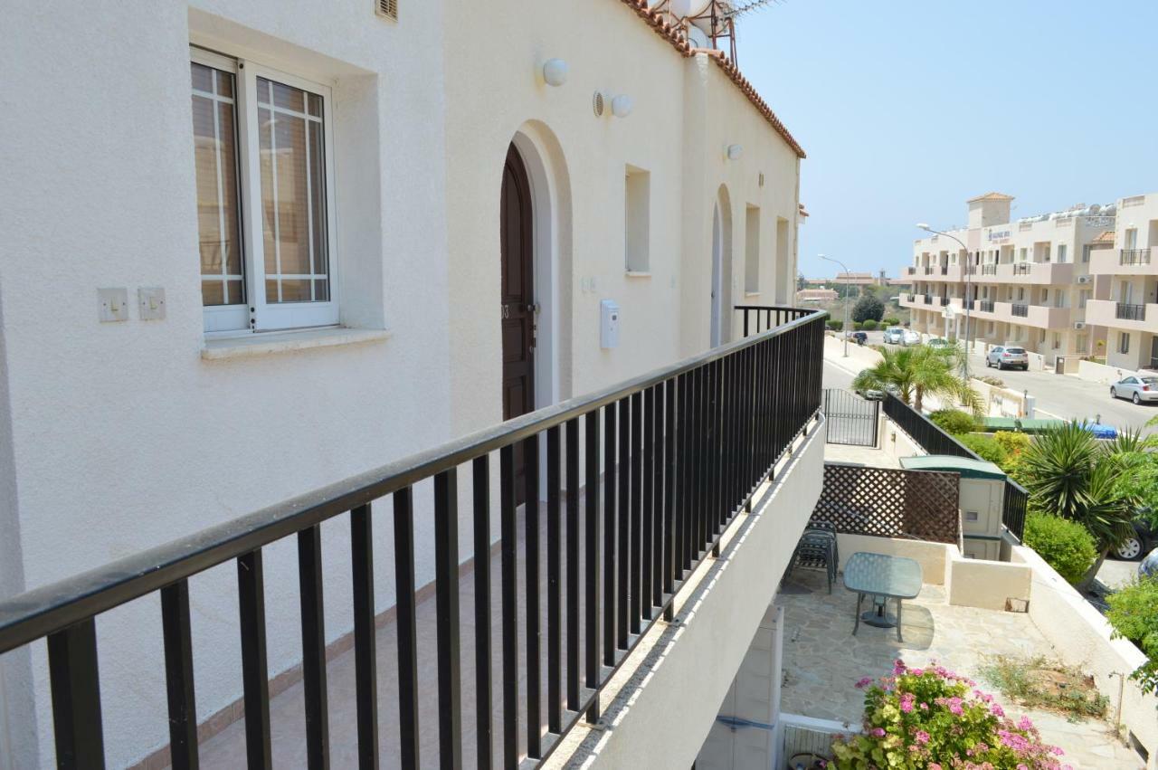 Apartment In Kato Pafos & 10 Min To Venus Beach 外观 照片